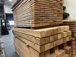 Ca. 34x Douglas 120x120x2500mm bezaagd